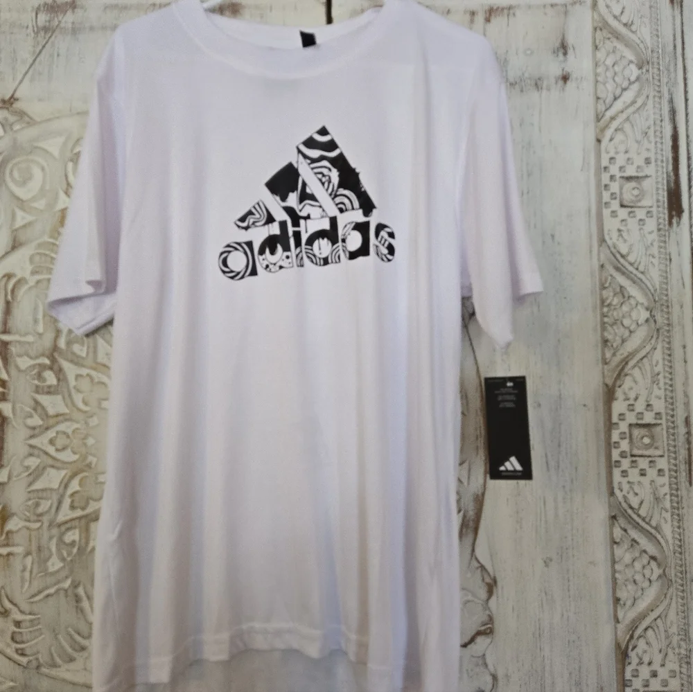 Adidas Men's White Tee with Black Graphic Adidas Xl NWT